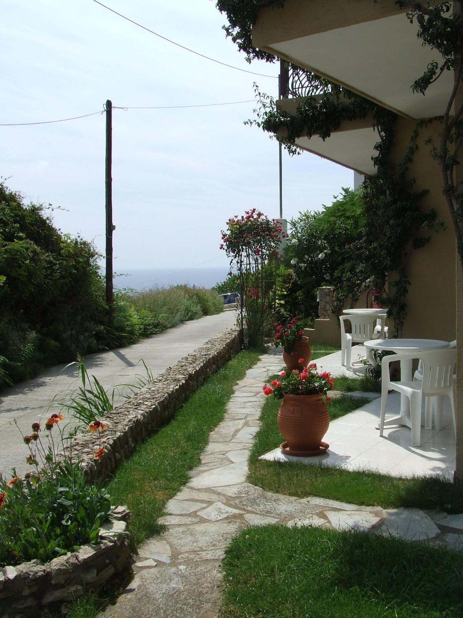 Dawn'S Rooms Patitírion Exterior photo